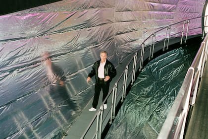 Bigelow dentro de una nave espacial reutilizada como sala de conferencias