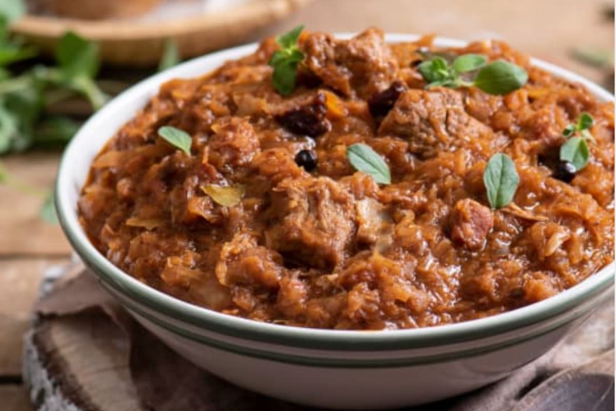 Bigos polaco, un guiso en el que siempre debe haber mucho repollo.