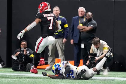 Bijan Robinson logra el TD terrestre más largo de los Falcons y lidera en yardas totales del equipo