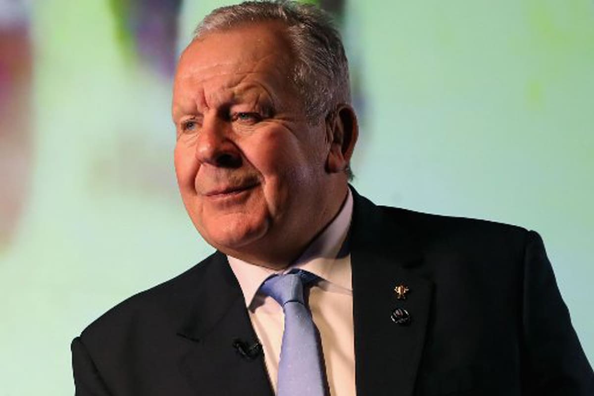 Bill Beaumont, el inglés buscará el domingo renovar el mandato como presidente de la World Rugby