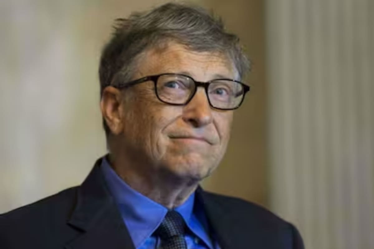 Bill Gates centró sus nuevas advertencias en los efectos de la inteligencia artificial sobre la seguridad, el trabajo y el bienestar infantil
