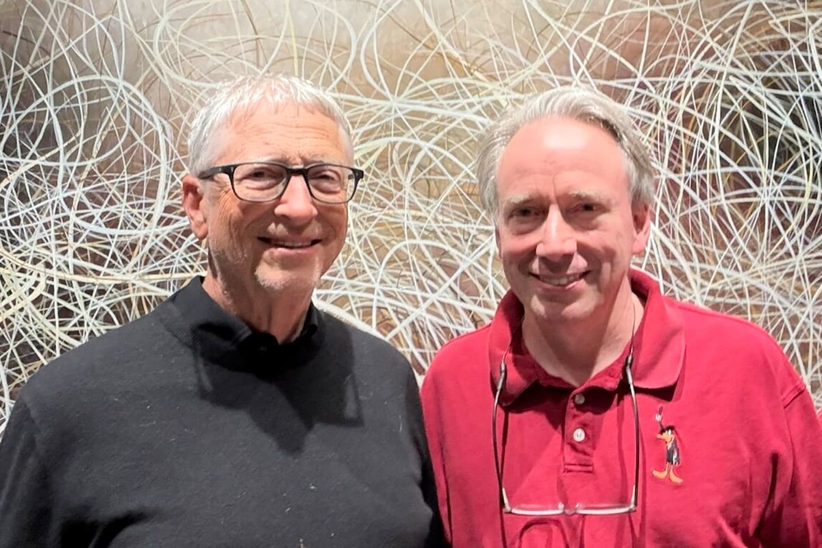 Bill Gates, el fundador de Microsoft (la compañía detrás de Windows), coincidió en una cena con Linus Torvalds, el creador del sistema operativo abierto Linux