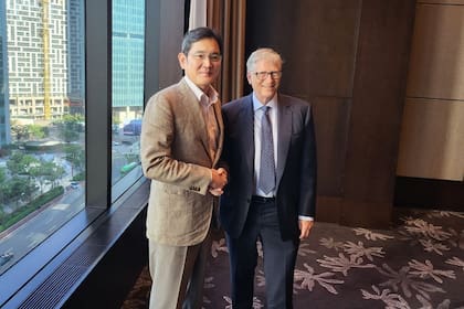 Bill Gates junto a Jay Y. Lee, de Samsung