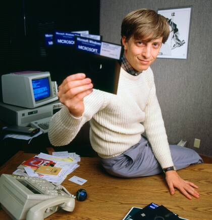 Bill Gates y Paul Allen fundaron Microsoft en 1975; Gates tenía 19 años y Allen, 21