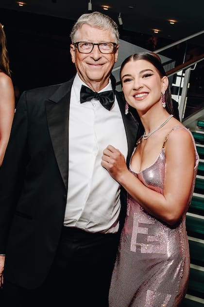 Bill Gates y su hija Phoebe en 2022 (Nina Westervelt/Variety/Penske Media via Getty Images)