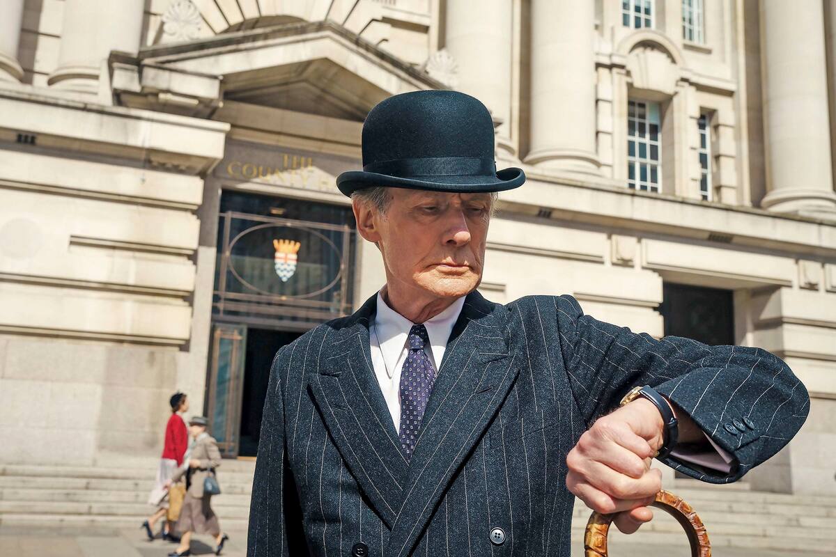Bill Nighy, modelo de discreción y elegancia británica, en su mejor película: Vivir