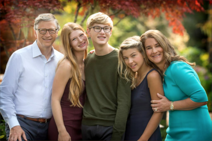 Bill y Melinda Gates junto a sus hijos Phoebe, Rory y Jennifer