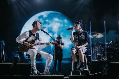 Billie y Finneas en concierto