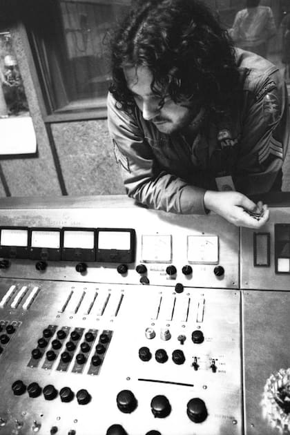 Billy Bond en un estudio de grabación