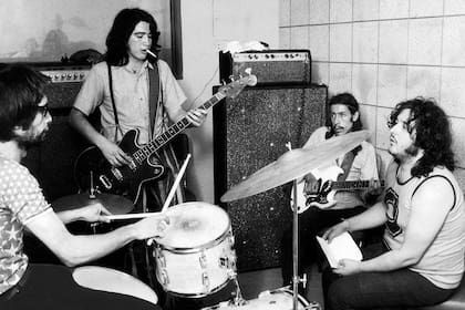 Billy Bond y un ensayo con Javier Martínez, Alejandro Medina y Kubero Díaz