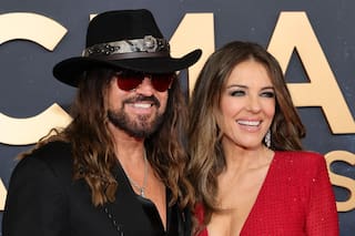 Elizabeth Hurley confirmó que se mudará con Billy Ray Cyrus a Los Ángeles