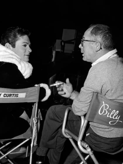 Billy Wilder y Tony Curtis en el rodaje de la emblemática comedia
