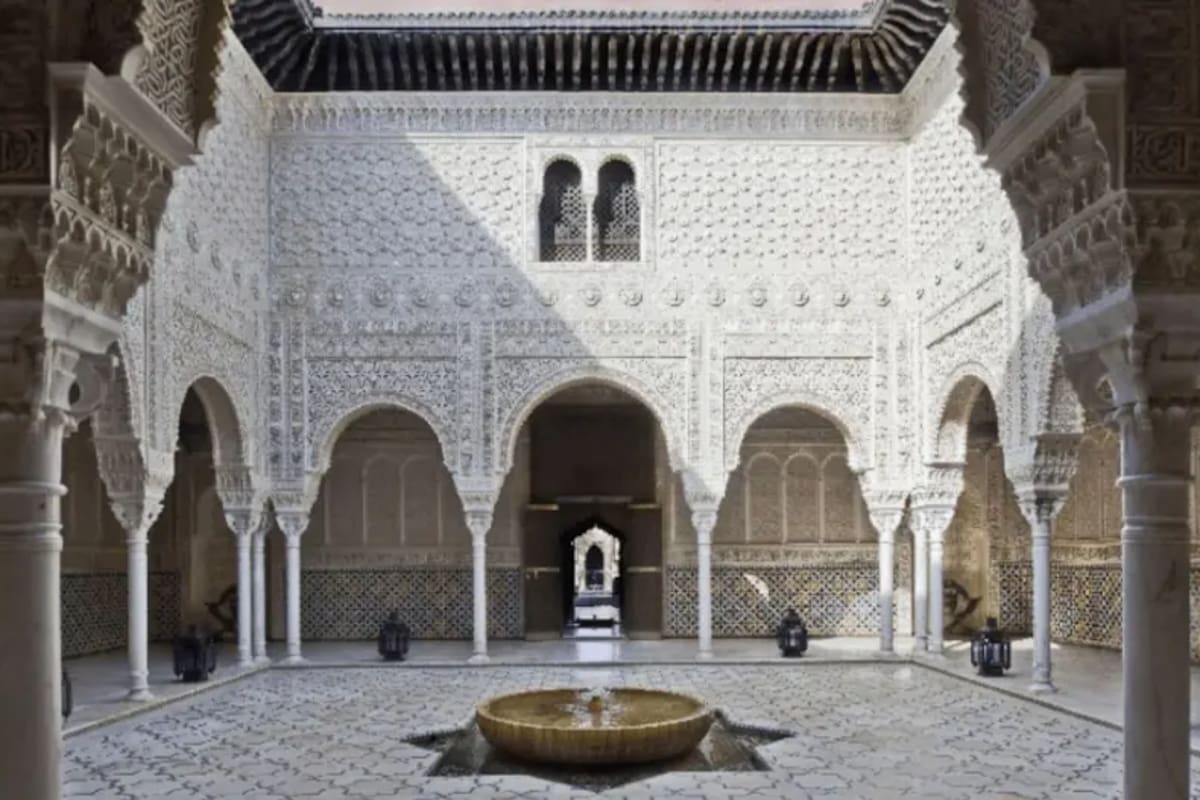 Bin Ennakhil, situado en el lujoso barrio de Palmeraie de Marrakech, ha sido descrito como una obra maestra arquitectónica