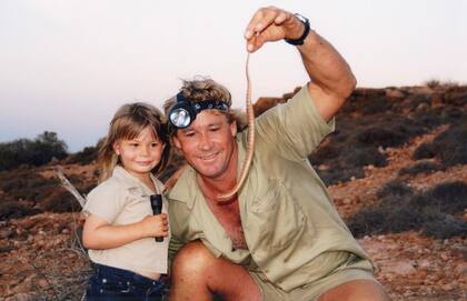 Bindi y su papá junto a una serpiente (Foto: Instagram @bindisueirwin)