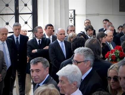 Binner, Maqueda y Lorenzetti, entre otros, despidieron a Fayt en la Recoleta