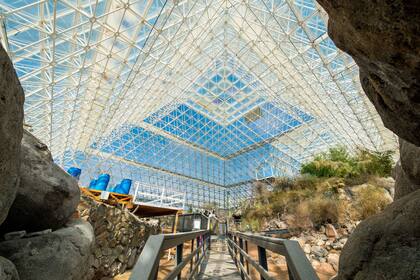 Biosphere II es el intento más avanzado y mejor logrado de la humanidad para recrear un mundo que funcione de manera totalmente autónoma