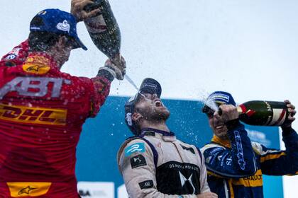 Bird festejó pero Buemi hizo una carrera heroica