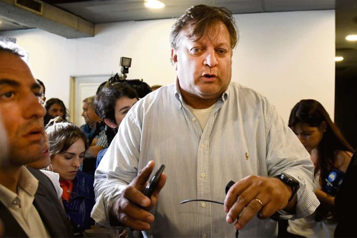 Biró, ayer, en el Aeroparque, al anunciar la medida de fuerza