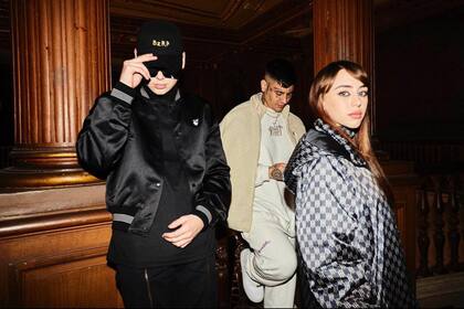 Bizarrap, Nicki Nicole y en el fondo de la imagen, El Duki