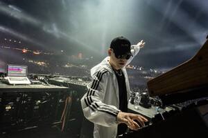 Bizarrap: "Se fue armando solo el personaje. Y bueno, me gusta porque la gente ya reconoce la gorra y las gafas de sol, lo relaciona conmigo"