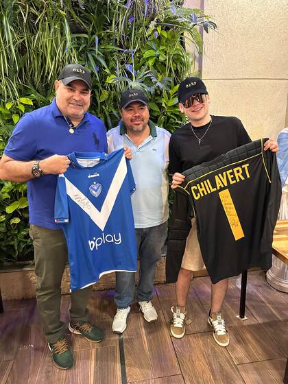 Bizarrap y Chila comparten su pasión por el Club Atlético Vélez Sarsfield