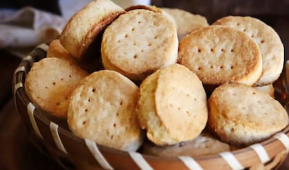 Bizcochitos de manteca o margarina.