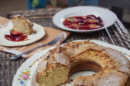 Bizcochuelo de vainilla con cerezas, receta familiar de Julieta Oriolo