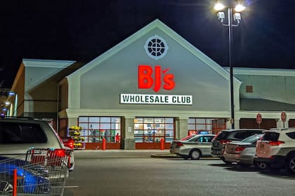 BJ’s Wholesale Club llevaba siete años sin modificar las tarifas de sus membresías. Foto: X/Canva.
