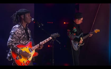 Black Pumas tocando "Colors" en la última entrega de los premios Grammy. Fuente: YouTube