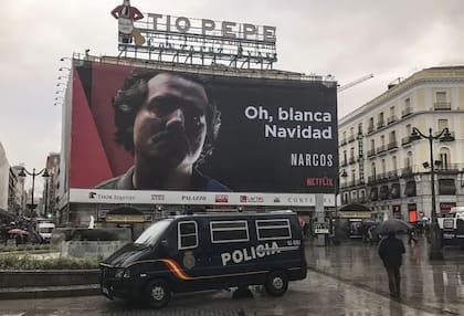 "Blanca Navidad" fue una humorística y polémica alusión a la cocaína en pleno centro de Madrid para promocionar la serie Narcos en 2016