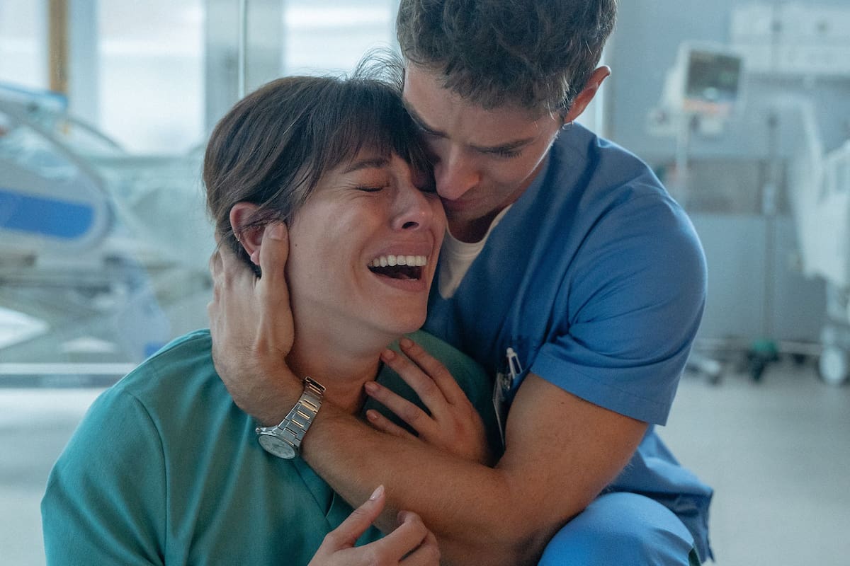 Blanca Suárez y Manu Ríos, la pareja con todo en contra de Respira (Netflix).