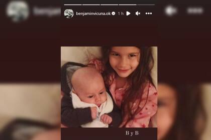 Blanca Vicuña junto a su hermanito (Foto Instagram @benjaminvicuna.ok)