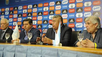 Blanco, Angelici, Tapia y Moyano, principales dirigentes del comité ejecutivo y rostros visibles de la medida