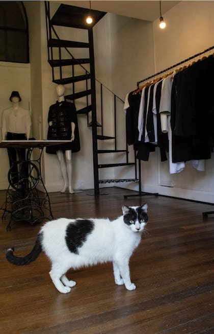 Blanco y negro, los colores de las creaciones de la diseñadora.