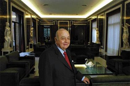 Blaquier, en el Salón de Diana, en la Torcaza. Adornando las paredes laterales se destacan las esculturas de mármol que representan los cuatro continentes