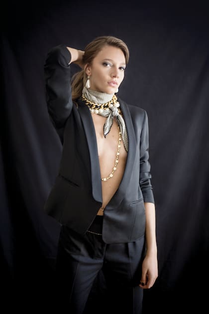 Blazer y pantalón negros de gabardina (Giesso)