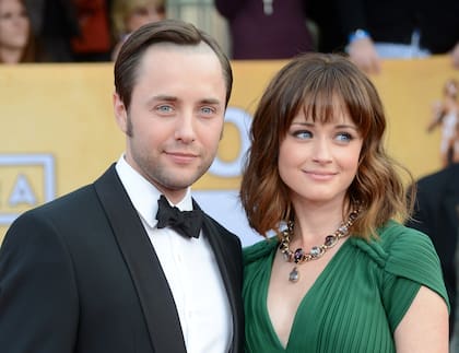Bledel con Vincent Kartheiser, quien fuera su esposo, en una imagen de 2013