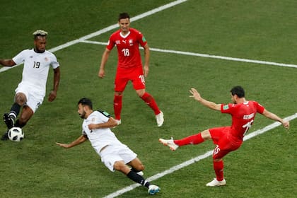 Blerim Dzemaili anota el primer gol suizo