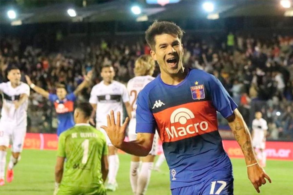 Blondel está habituado a proyectarse y a patear al arco, cada vez que ve la ocasión