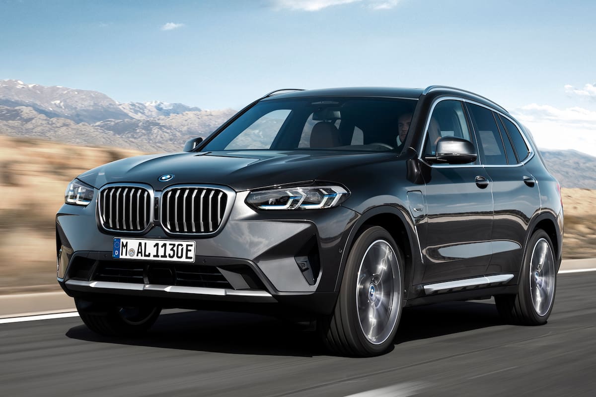 BMW está retirando más de 291,000 vehículos X3 del mercado debido a un defecto en los rieles de carga (Archivo)