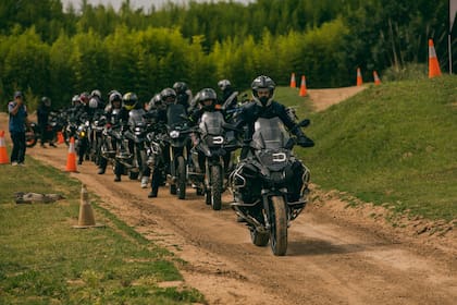 BMW Rider Training propone cursos de manejo off road, de manejo on road, de mecánica y también, un curso exclusivo para damas