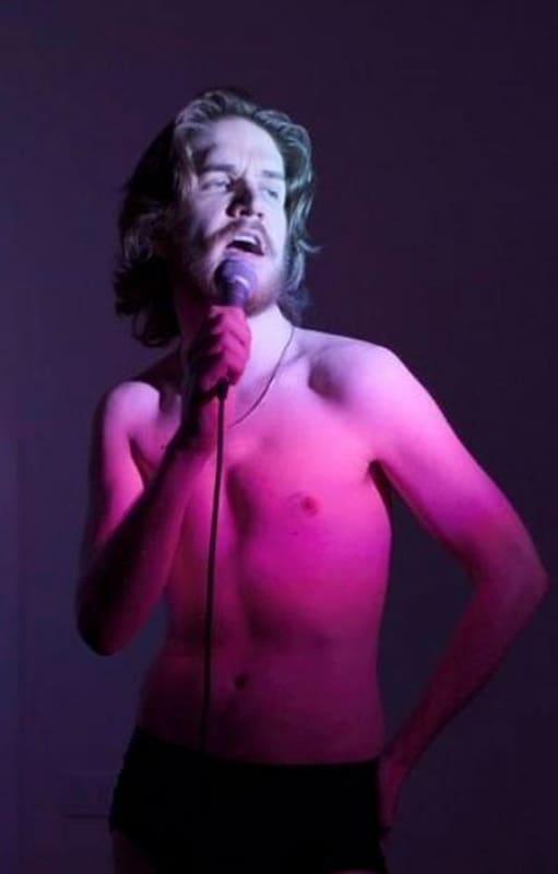 Bo Burnham en Inside