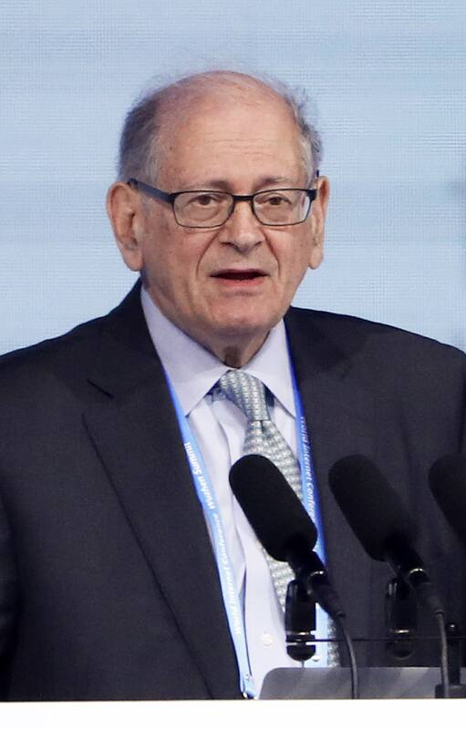 Bob Kahn diserta en la Cuarta Conferencia Mundial de Internet, en diciembre de 2017