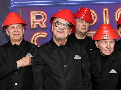Bob Mothersbaugh, Mark Mothersbaugh, Josh Hager y Gerald Casale de Devo el 14 de febrero de este año en Nueva York