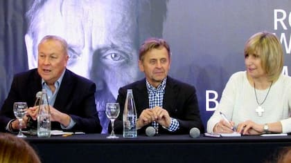 Bob Wilson junto al bailarín ruso Mikhail Baryshnikov cuando presentaron Letter to a Man, en el Coliseo de Buenos Aires