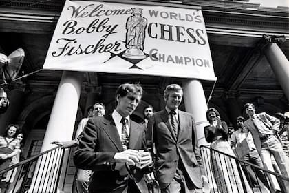 Bobby Fischer acompañado por el alcalde de Nueva York John Lindsay, el 22 de septiembre de 1972, poco después de su victoria sobre Boris Spassky en el match del siglo.
