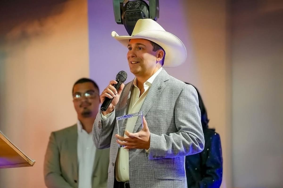 Bobby Pulido es un cantante y empresario estadounidense. En 2025, se postuló como candidato del Partido Demócrata a la Cámara de Representantes de Estados Unidos por el Distrito 15 de Texas