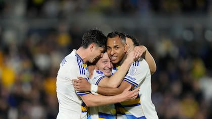 Boca aplastó y celebró en Paraguay con un 4-0 ante Recoleta; el conjunto xeneize se clasificó a los cuartos de final de la Copa Sudamericana y espera por el ganador de San Pablo y Bolívar. (AP Photo/Jorge Saenz)