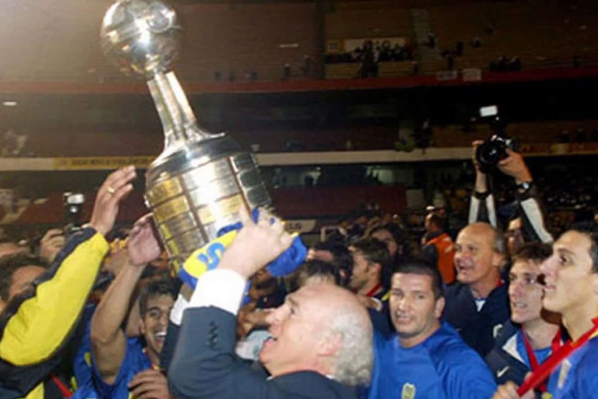 Boca campeón en 2003 ante Santos: dio la vuelta en Brasil