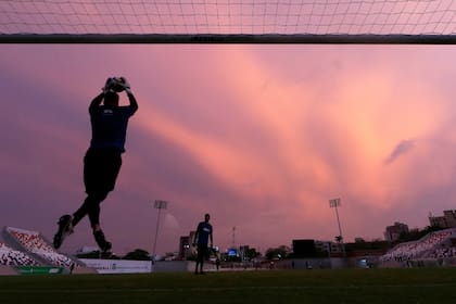 Boca duda con Rossi en el arco
